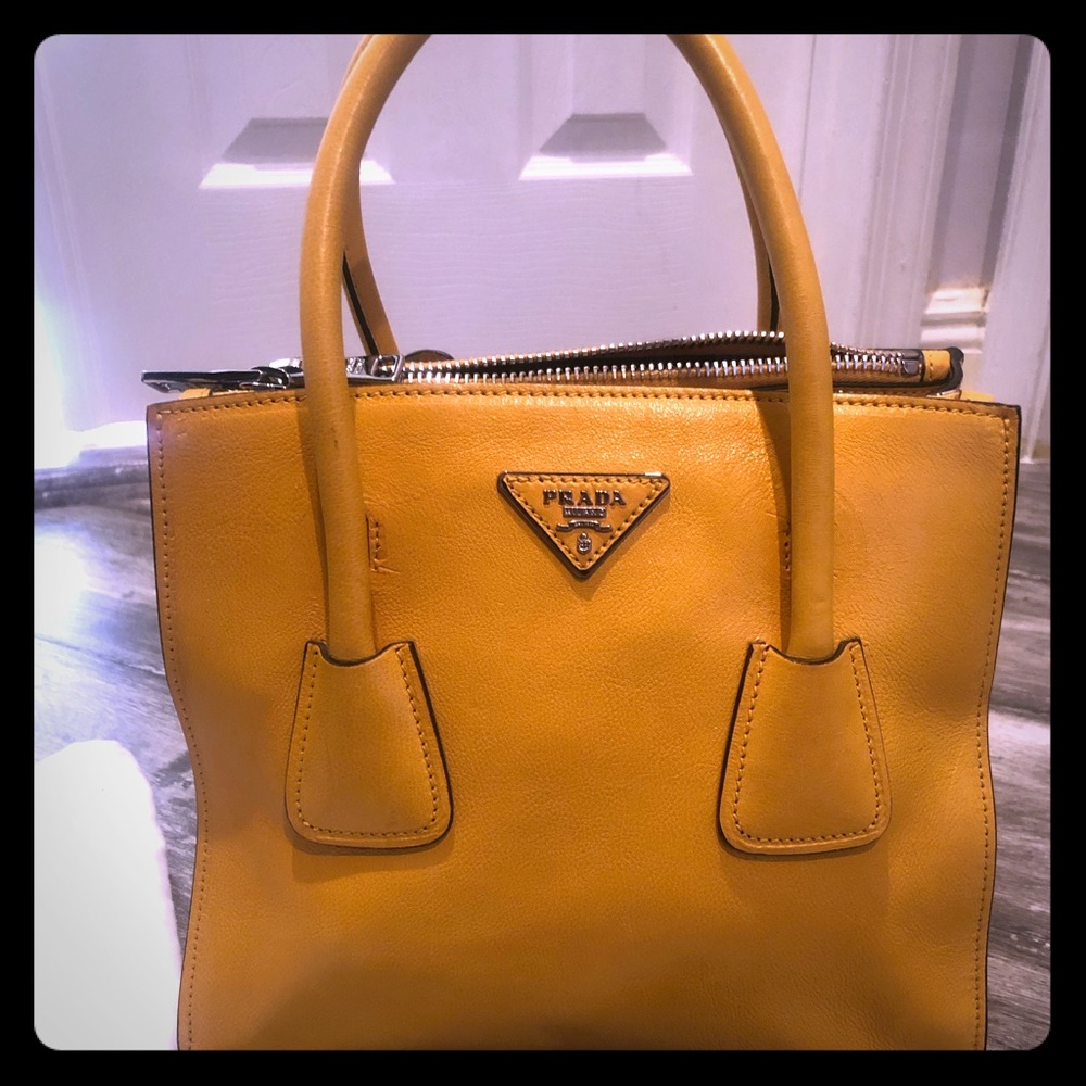 Prada Saffiano medium tote pristine condition